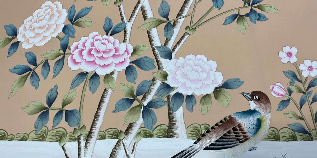 Can the hand-painted silk wallpaper be repaired if it is broken?