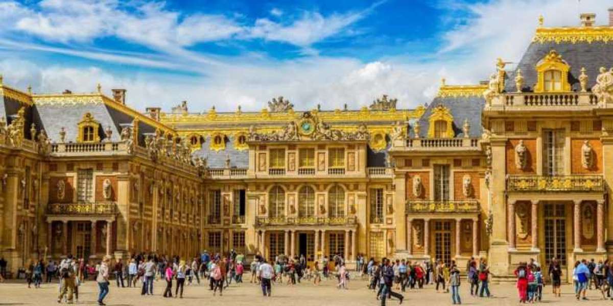 Exploring the Opulent Gardens of Versailles: A Guide for Visitors